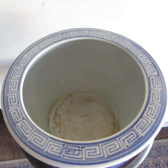 Chinese Blue and White Round Jardinier