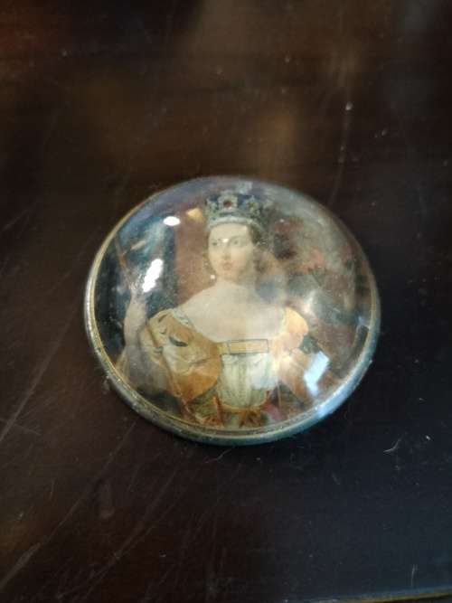 Hand Cast Glass Paperweight  Queen Elizabeth