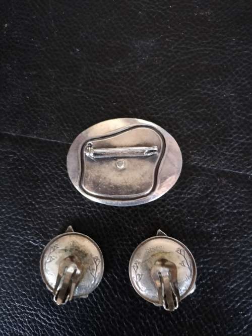 Vintage Giraffe Brooch With Matching Clip On Earrings