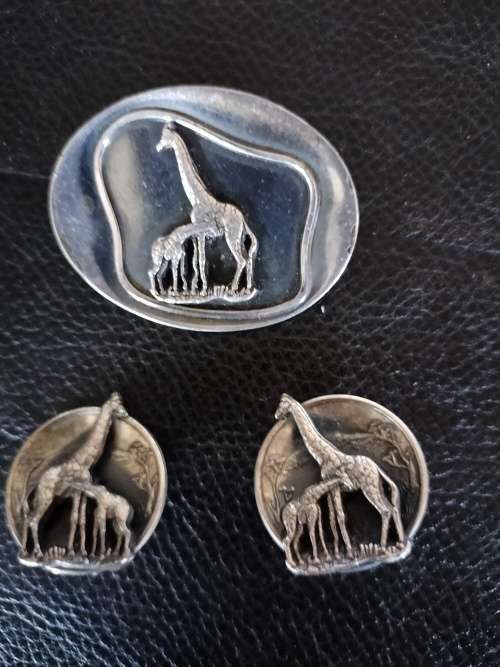 Vintage Giraffe Brooch With Matching Clip On Earrings