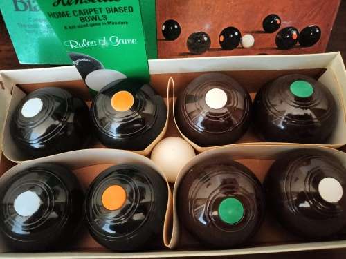 Vintage Henselite Home Carpet Biased Bowls