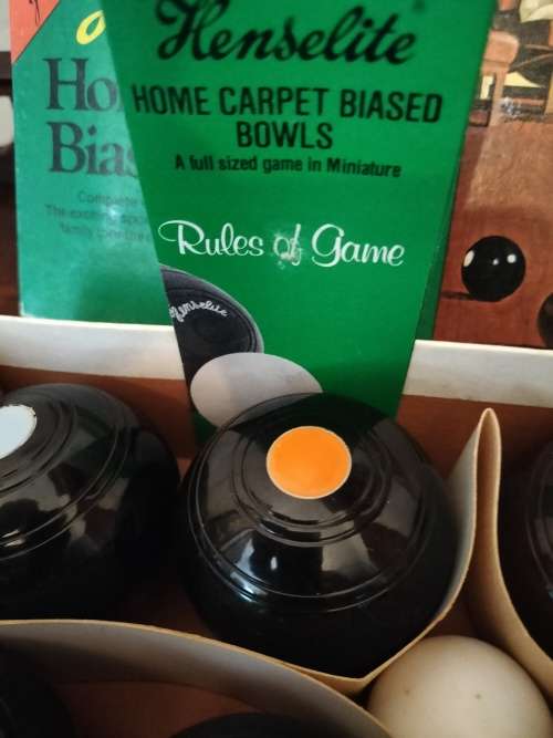 Vintage Henselite Home Carpet Biased Bowls