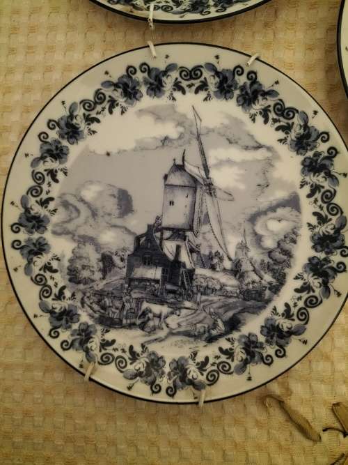 Set of 3 Special Limited Edition Delft Plates