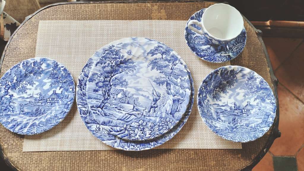 Myott Hand Engraved Dinner Service - The Hunter X 36 pieces