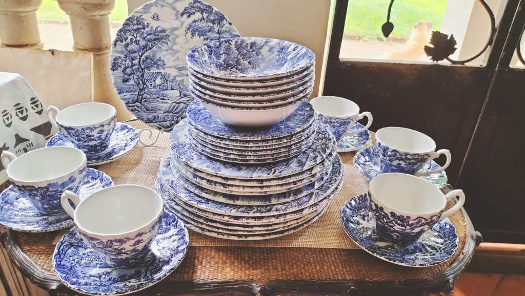 Myott Hand Engraved Dinner Service - The Hunter X 36 pieces