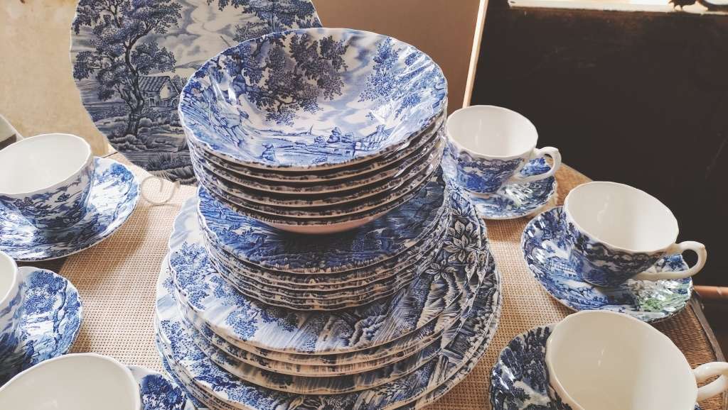 Myott Hand Engraved Dinner Service - The Hunter X 36 pieces