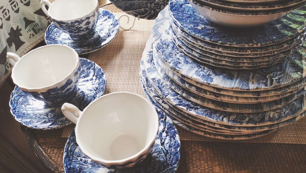 Myott Hand Engraved Dinner Service - The Hunter X 36 pieces