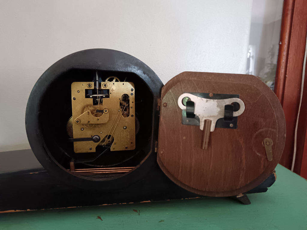 EHS German Movement Art Deco Vintage Mantle Clock Working with Key