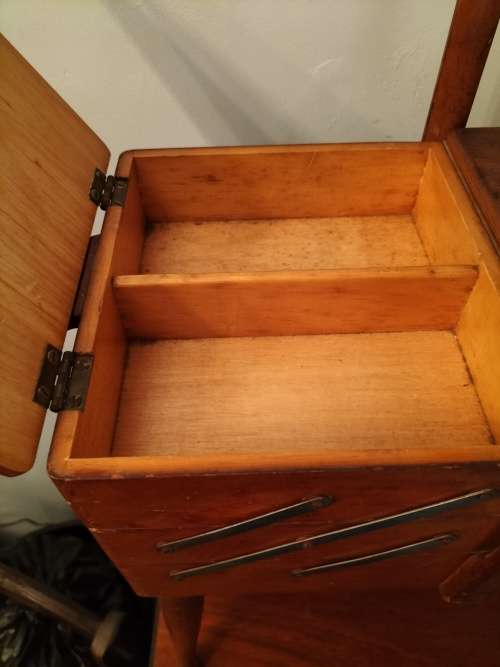 Vintage Concertina Drawer Sewing Box on Spindle Legs