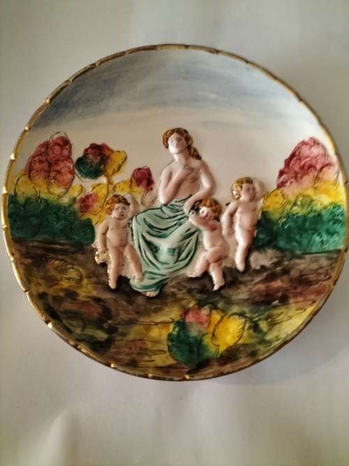Capodimonte Cherub Display Plate