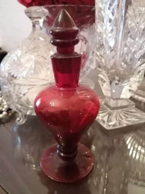 RED CRANBERRY PERFUME SCENT BOTTLE ON PEDESTAL