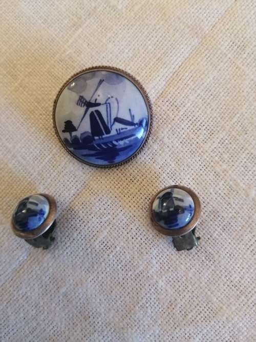 Delft Brooch with Matching Earrings