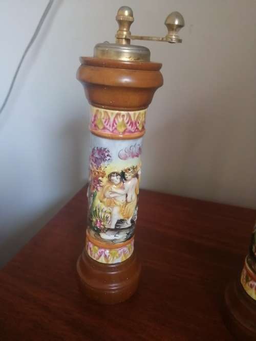 Capidomonte Salt and Pepper Grinder