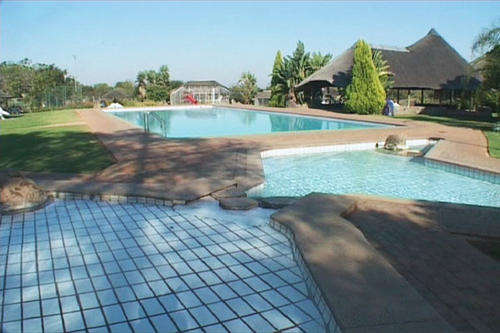 Dikhololo, Brits from 05 - 09 Dec 2011 (4 Nights) 2 Bedrooms / sleeps 6