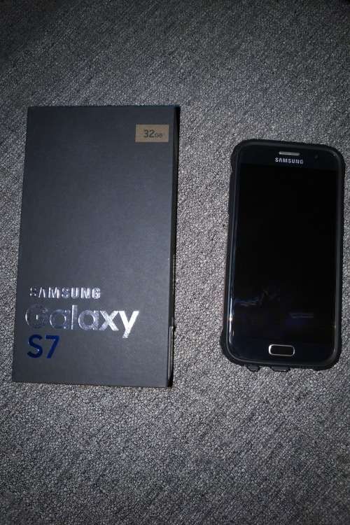 Samsung Galaxy S7 32GB Gold Platinum + 3 covers