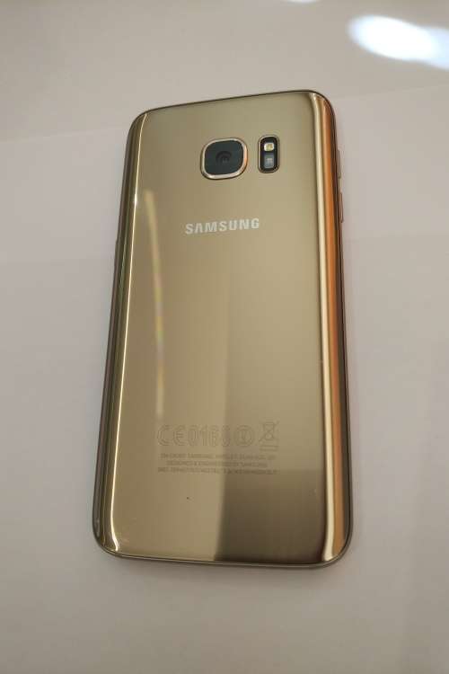 Samsung Galaxy S7 32GB Gold Platinum + 3 covers