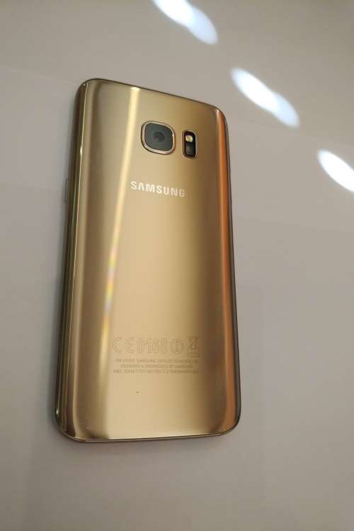 Samsung Galaxy S7 32GB Gold Platinum + 3 covers