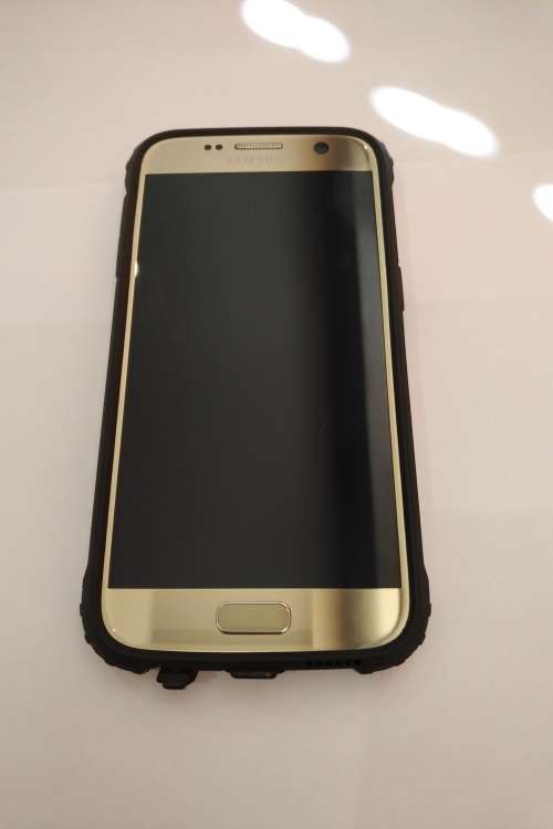 Samsung Galaxy S7 32GB Gold Platinum + 3 covers