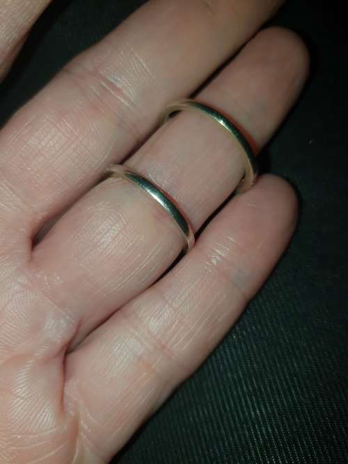 9ct White gold bands set