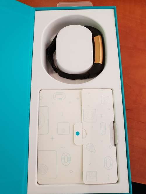 Fitbit Alta HR - tracker with black Milanese replacement strap