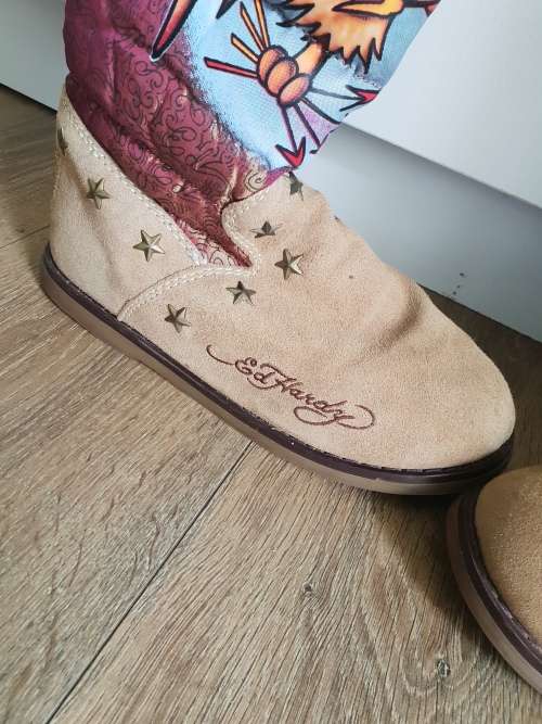 Ed Hardy Snowblazer womens boots - size 7 (US 9)
