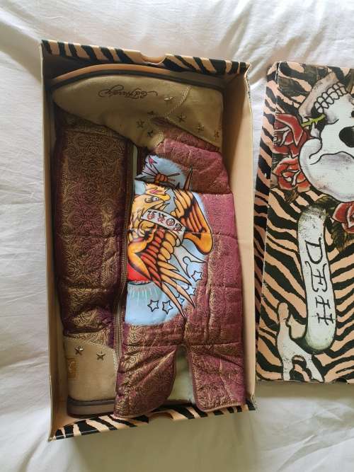 Ed Hardy Snowblazer womens boots - size 7 (US 9)