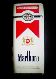Marlboro with 2 touches lighter