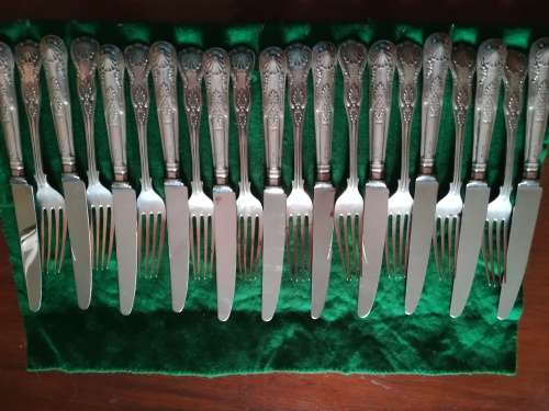 Set of 8 knives and forks with 4 spoons.