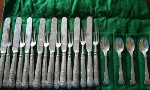 Set of 8 knives and forks with 4 spoons.