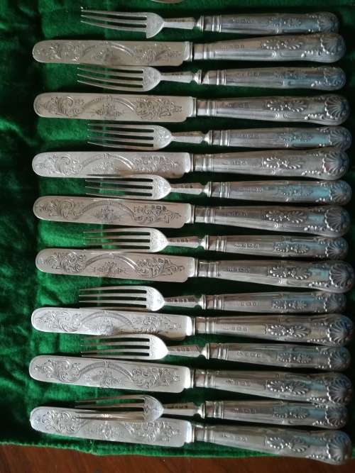 Set of 8 knives and forks with 4 spoons.