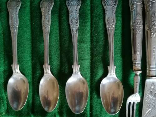 Set of 8 knives and forks with 4 spoons.