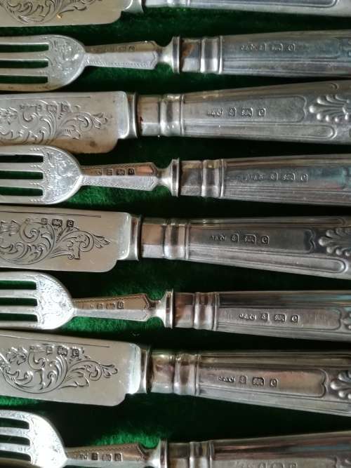 Set of 8 knives and forks with 4 spoons.