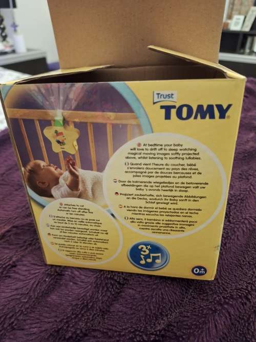 BABY SOOTHING LIGHT Trust Tomy Starlight Dreamshow, Yellow, 0 months + baby sleeping