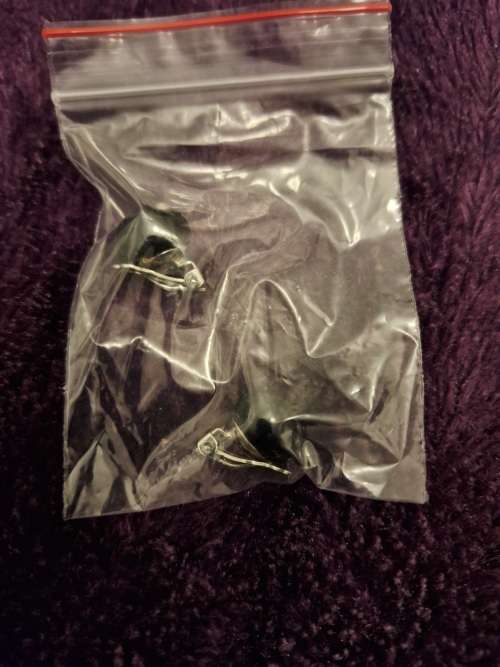 Earings clip on black