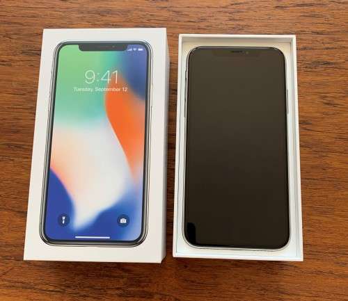 iPhone X 256GB Silver, 1 year old in Excellent Condition
