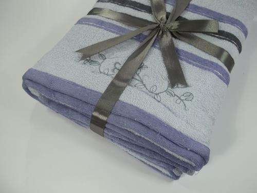 SMASHING AUCTION!!!!****** 3 PIECE EMBROIDERED SKY BLUE GUEST TOWEL GIFT SET