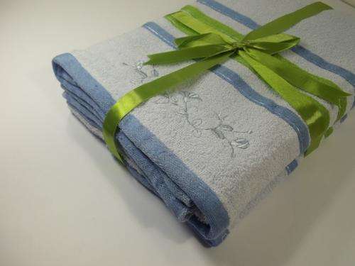 SMASHING AUCTION!!!!****** 3 PIECE EMBROIDERED BLUE & LIME GREEN GUEST TOWEL GIFT SET