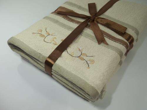 SMASHING AUCTION!!!!****** 3 PIECE EMBROIDERED CAMEL BROWN GUEST TOWEL GIFT SET