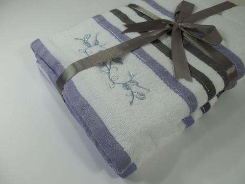 SMASHING AUCTION!!!!****** 3 PIECE EMBROIDERED WHITE & GREY GUEST TOWEL GIFT SET