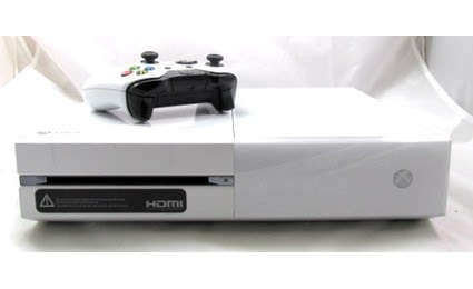 XBOX ONE WHITE CONSOLE 1540 - Limited Edition -  500GB HDD - 1 × XBOX ONE WHITE CONTROLLER
