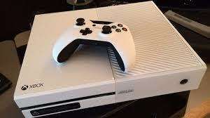 XBOX ONE WHITE CONSOLE 1540 - Limited Edition -  500GB HDD - 1 × XBOX ONE WHITE CONTROLLER