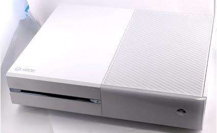 XBOX ONE WHITE CONSOLE 1540 - Limited Edition -  500GB HDD - 1 × XBOX ONE WHITE CONTROLLER