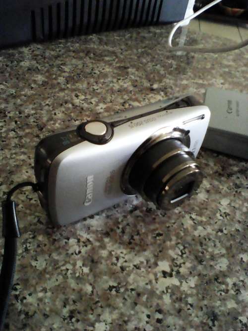 Canon ixus 200 i5  - 12.1 MP - HDMI AND MANY MORE VALUED @ R5999.00