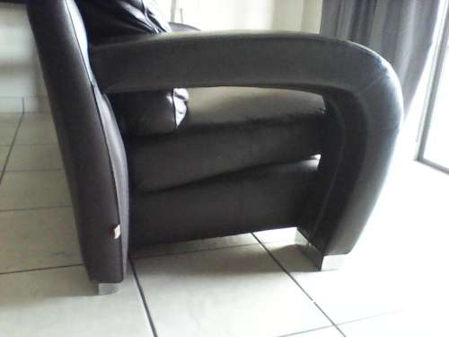 BELLA DUCCI 100% ORIGINAL ITALIAN BROWN LEATHER COUCH RELAILS FOR R15.999