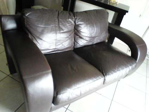 BELLA DUCCI 100% ORIGINAL ITALIAN BROWN LEATHER COUCH RELAILS FOR R15.999