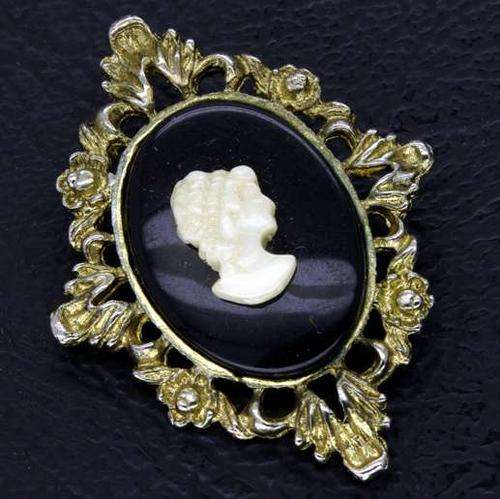 Vintage Cameo Pendant