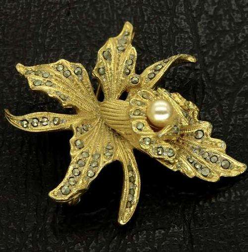 Abstract Vintage Pin