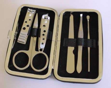 MANICURE SET