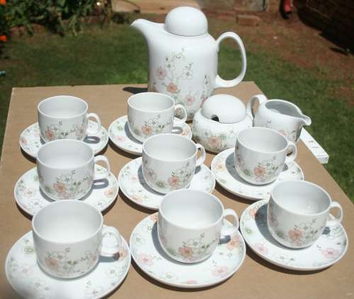 ARZBERG 8 CUP, SUGAR BOWL AND CREAMER WITH POT