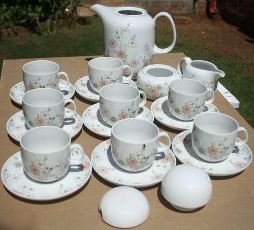 ARZBERG 8 CUP, SUGAR BOWL AND CREAMER WITH POT